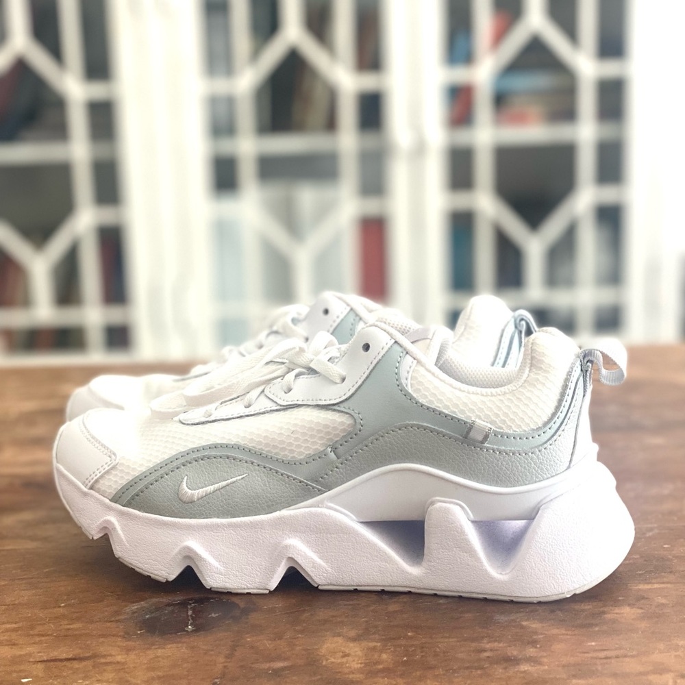 Nike RYZ 2 Women’s Size 8 *Like NEW